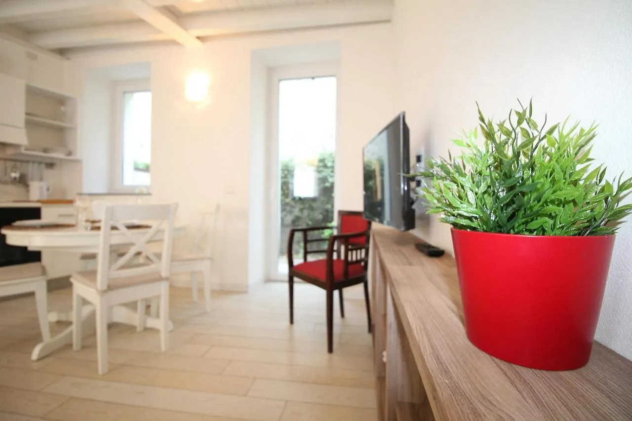 Lakefront Cadorna Apartment - Affitti Brevi Italia Lecco 0*,  Italy