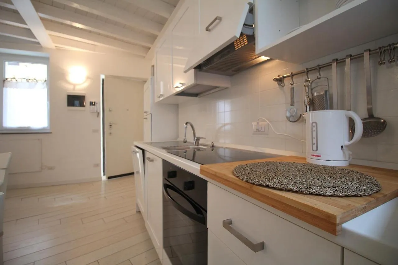 Lakefront Cadorna Apartment - Affitti Brevi Italia Lecco 0*,  Italy