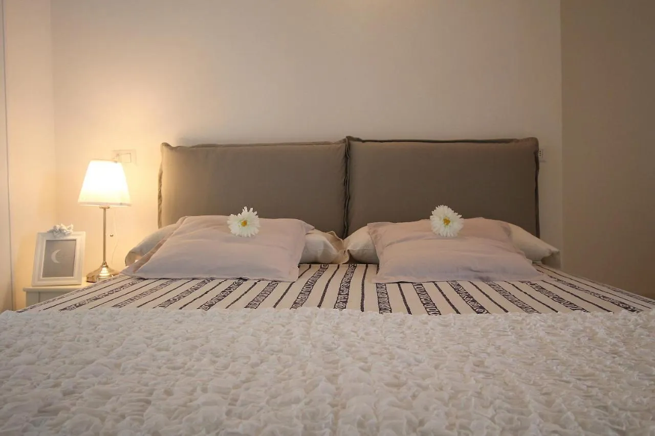 Lakefront Cadorna Apartment - Affitti Brevi Italia Lecco 0*,  Italy