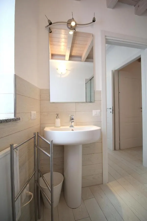 Lakefront Cadorna Apartment - Affitti Brevi Italia Lecco Italy